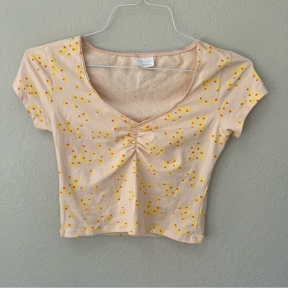 Abound peach colored V neck crop top yellow & orange flower print cap sleeves S. - Picture 4 of 13